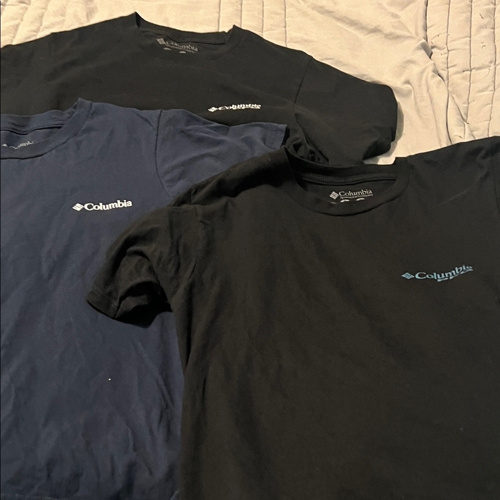 Columbia Men's Black and Navy Short Sleeve Tees